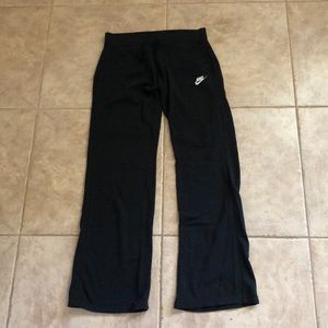 women’s black nike sweatpants